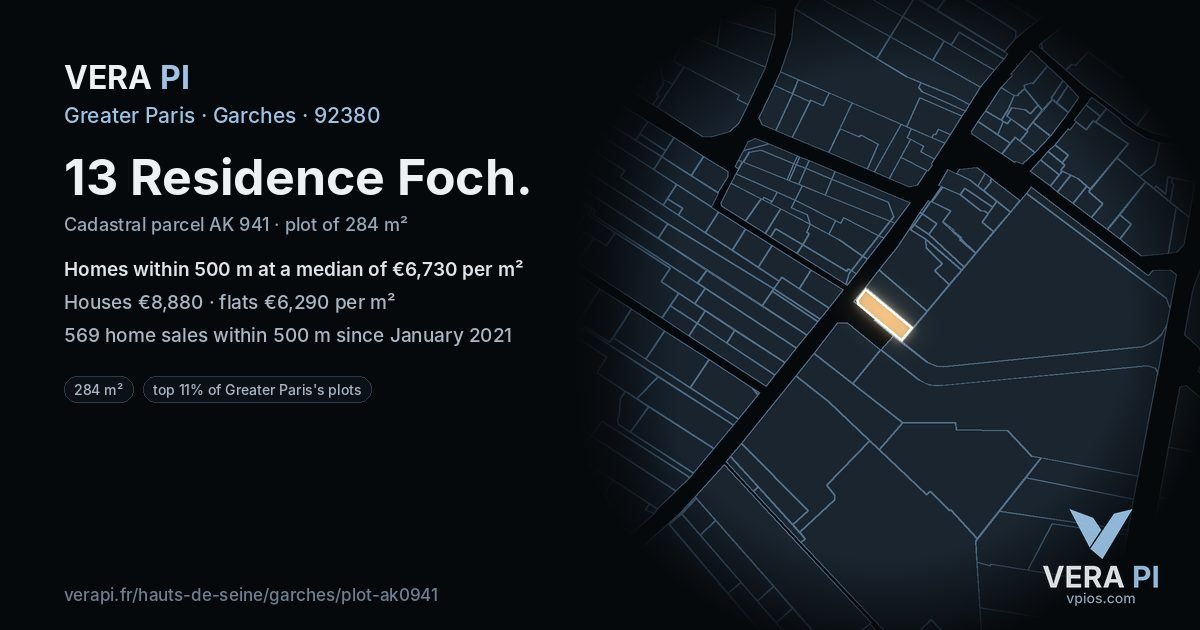 13 Residence Foch, Garches at night – the plot lit, the parcels around coloured by the prices near them