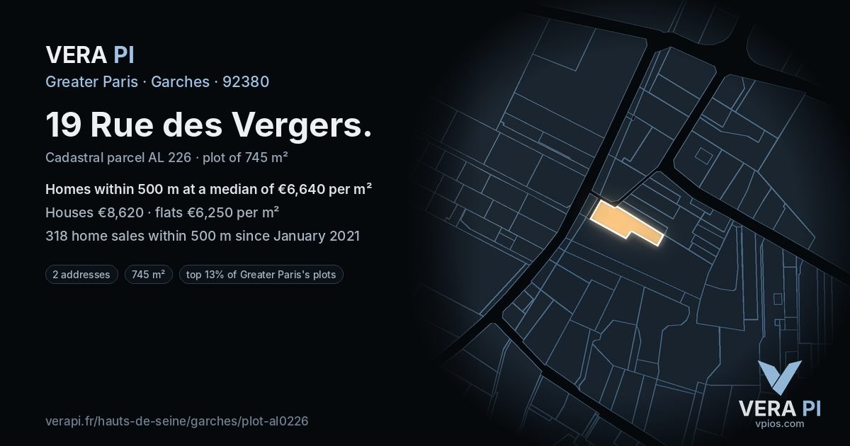 19 Rue des Vergers, Garches at night – the plot lit, the parcels around coloured by the prices near them