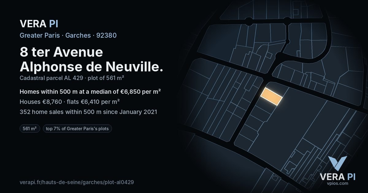 8 ter Avenue Alphonse de Neuville, Garches at night – the plot lit, the parcels around coloured by the prices near them