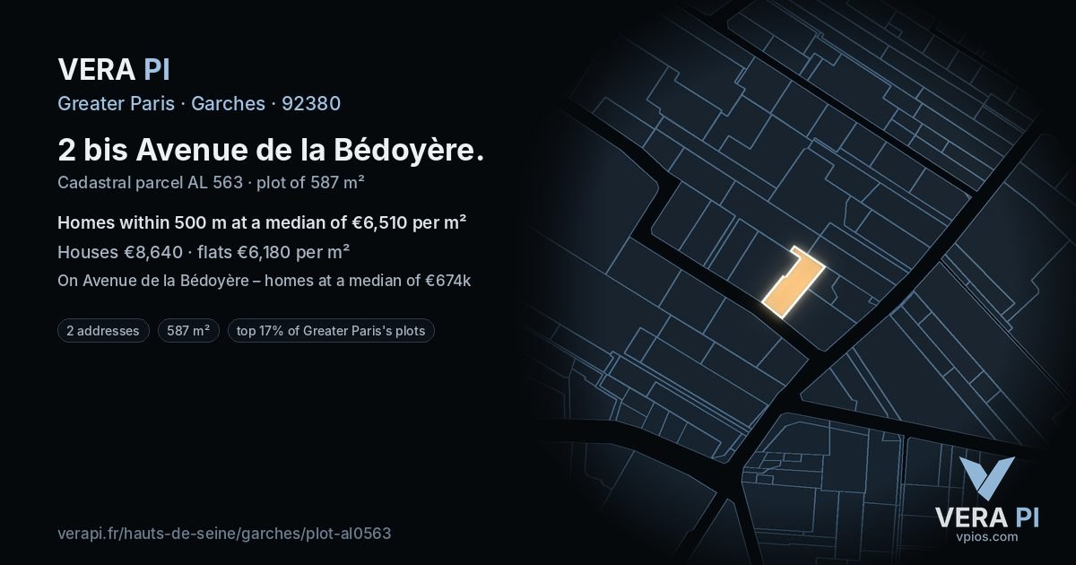 2 bis Avenue de la Bédoyère, Garches at night – the plot lit, the parcels around coloured by the prices near them