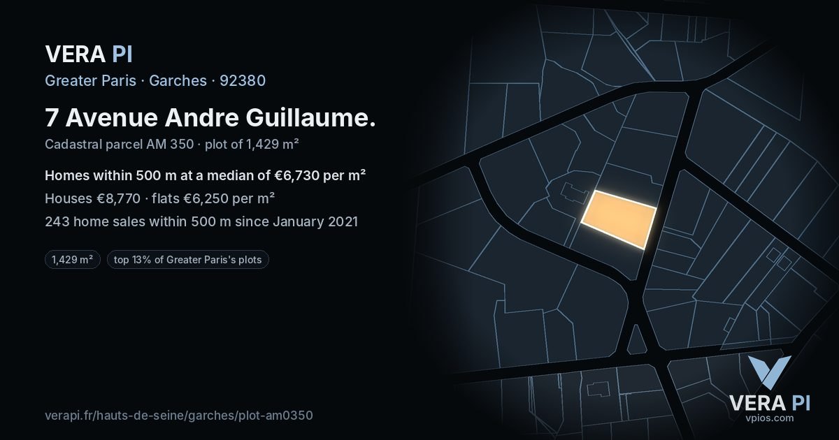 7 Avenue Andre Guillaume, Garches at night – the plot lit, the parcels around coloured by the prices near them