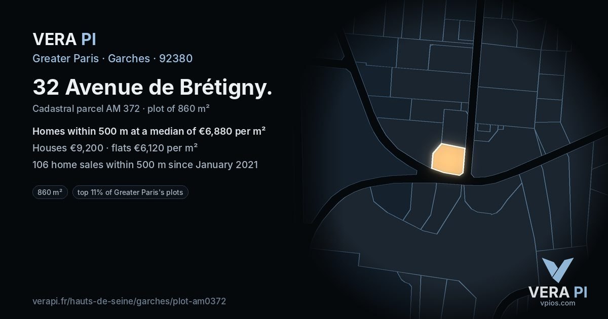 32 Avenue de Brétigny, Garches at night – the plot lit, the parcels around coloured by the prices near them