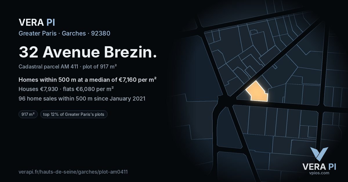 32 Avenue Brezin, Garches at night – the plot lit, the parcels around coloured by the prices near them