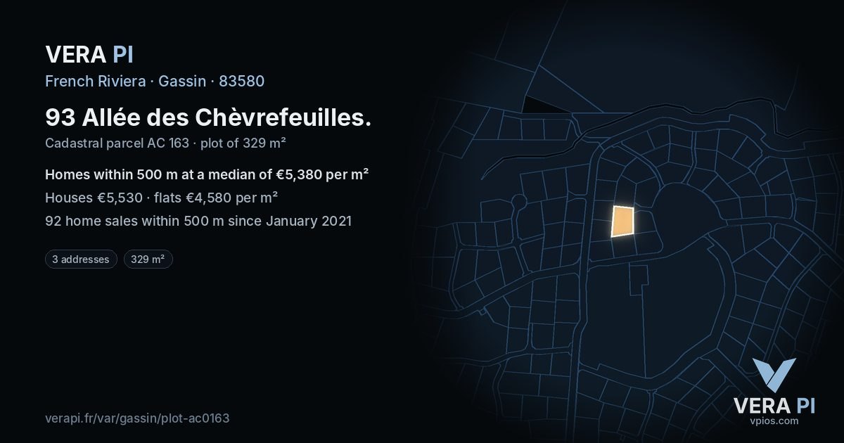93 Allée des Chèvrefeuilles, Gassin at night – the plot lit, the parcels around coloured by the prices near them