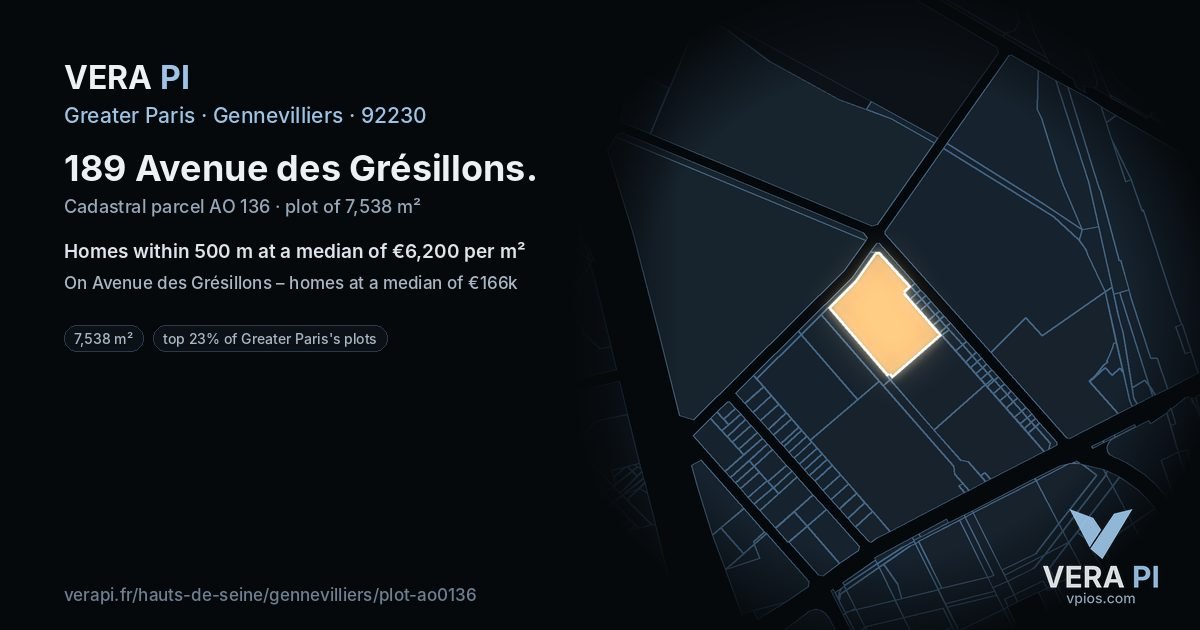 189 Avenue des Grésillons, Gennevilliers at night – the plot lit, the parcels around coloured by the prices near them