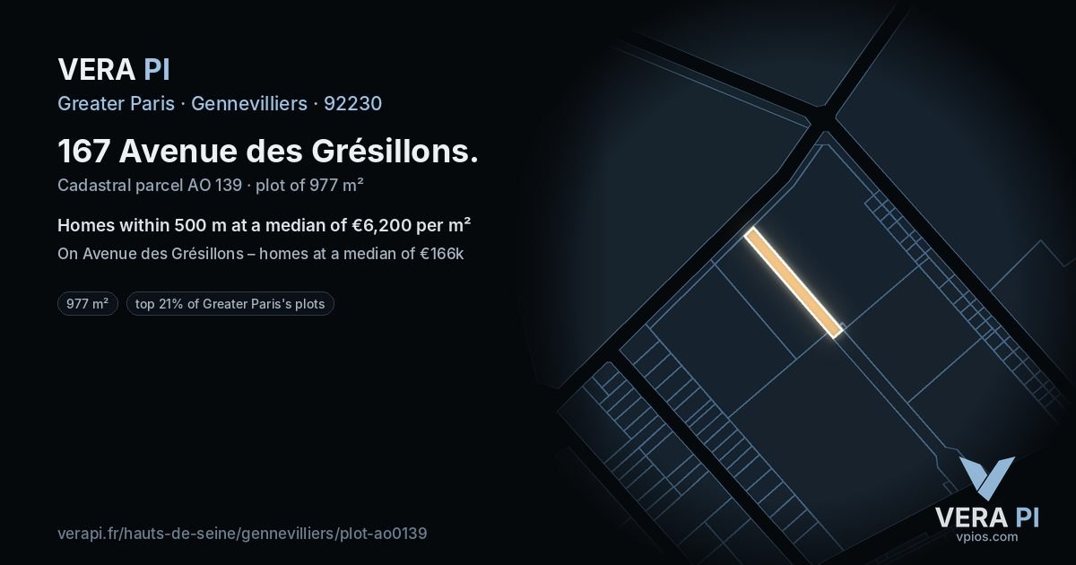 167 Avenue des Grésillons, Gennevilliers at night – the plot lit, the parcels around coloured by the prices near them