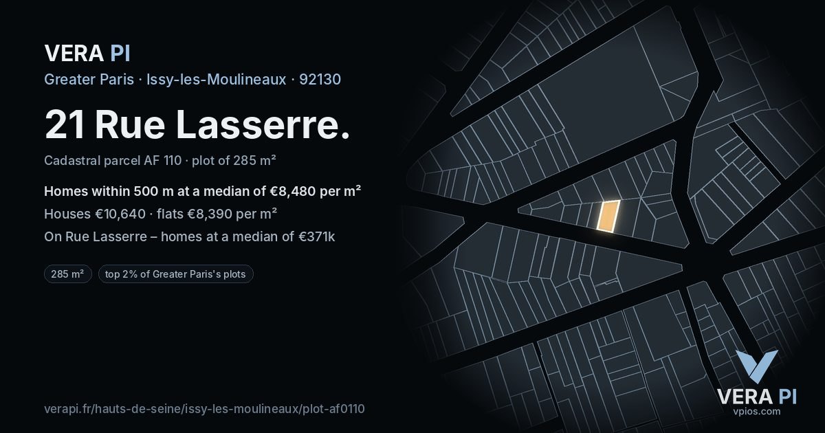 21 Rue Lasserre, Issy-les-Moulineaux at night – the plot lit, the parcels around coloured by the prices near them