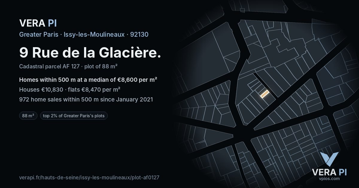 9 Rue de la Glacière, Issy-les-Moulineaux at night – the plot lit, the parcels around coloured by the prices near them