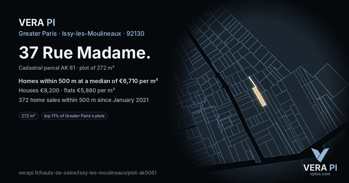 37 Rue Madame, Issy-les-Moulineaux at night – the plot lit, the parcels around coloured by the prices near them