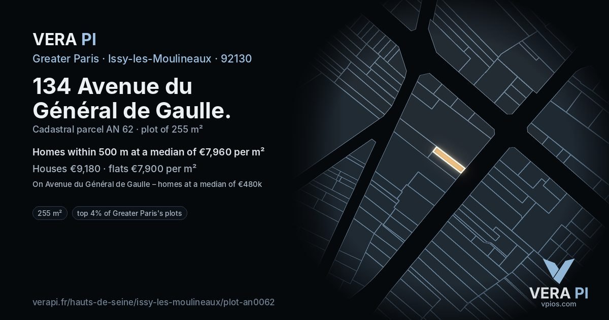 134 Avenue du Général de Gaulle, Issy-les-Moulineaux at night – the plot lit, the parcels around coloured by the prices near them