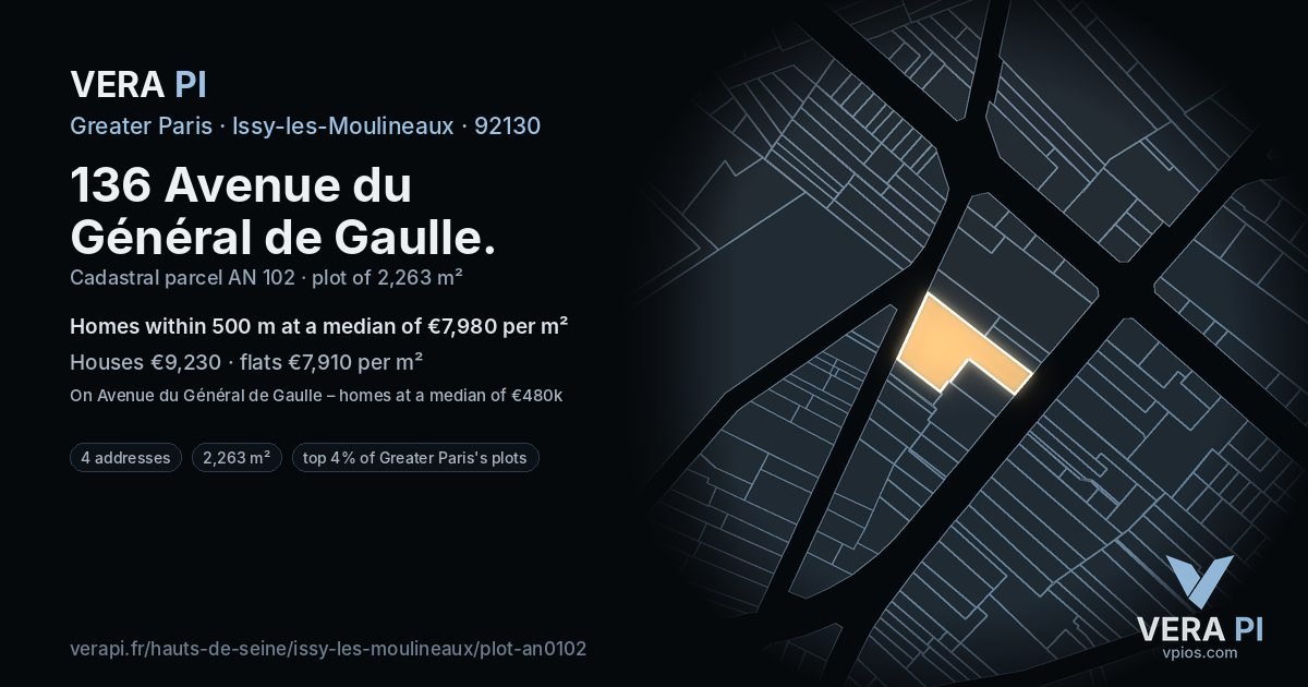 136 Avenue du Général de Gaulle, Issy-les-Moulineaux at night – the plot lit, the parcels around coloured by the prices near them