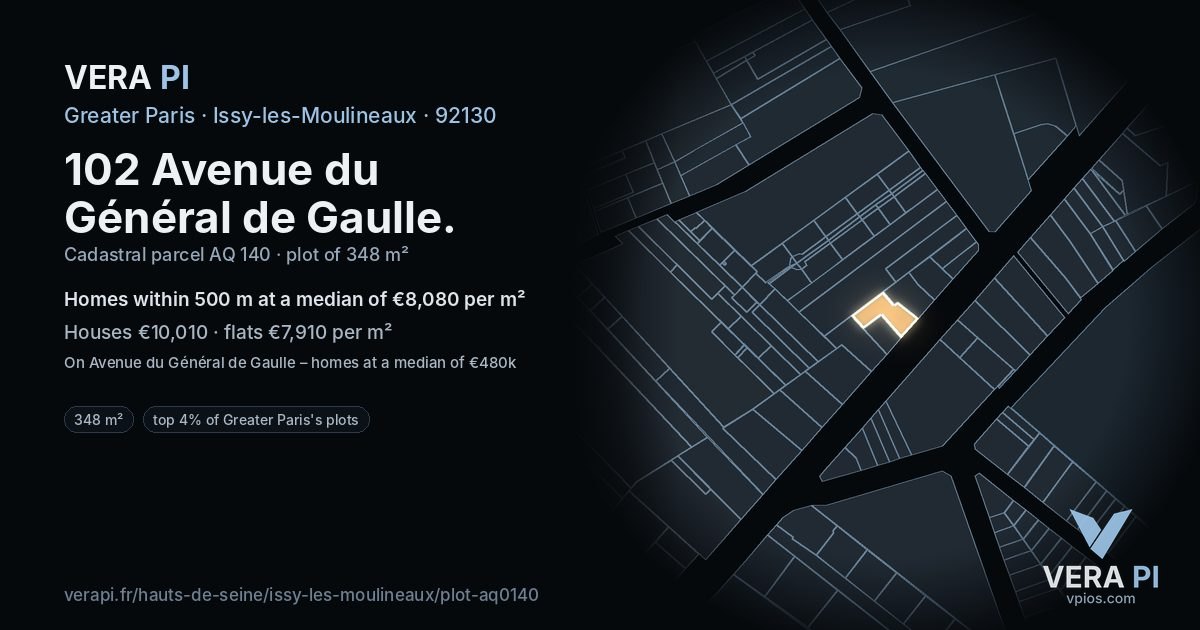 102 Avenue du Général de Gaulle, Issy-les-Moulineaux at night – the plot lit, the parcels around coloured by the prices near them