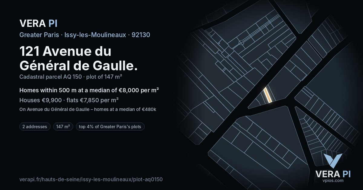 121 Avenue du Général de Gaulle, Issy-les-Moulineaux at night – the plot lit, the parcels around coloured by the prices near them