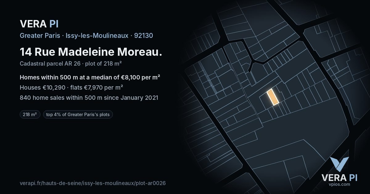 14 Rue Madeleine Moreau, Issy-les-Moulineaux at night – the plot lit, the parcels around coloured by the prices near them