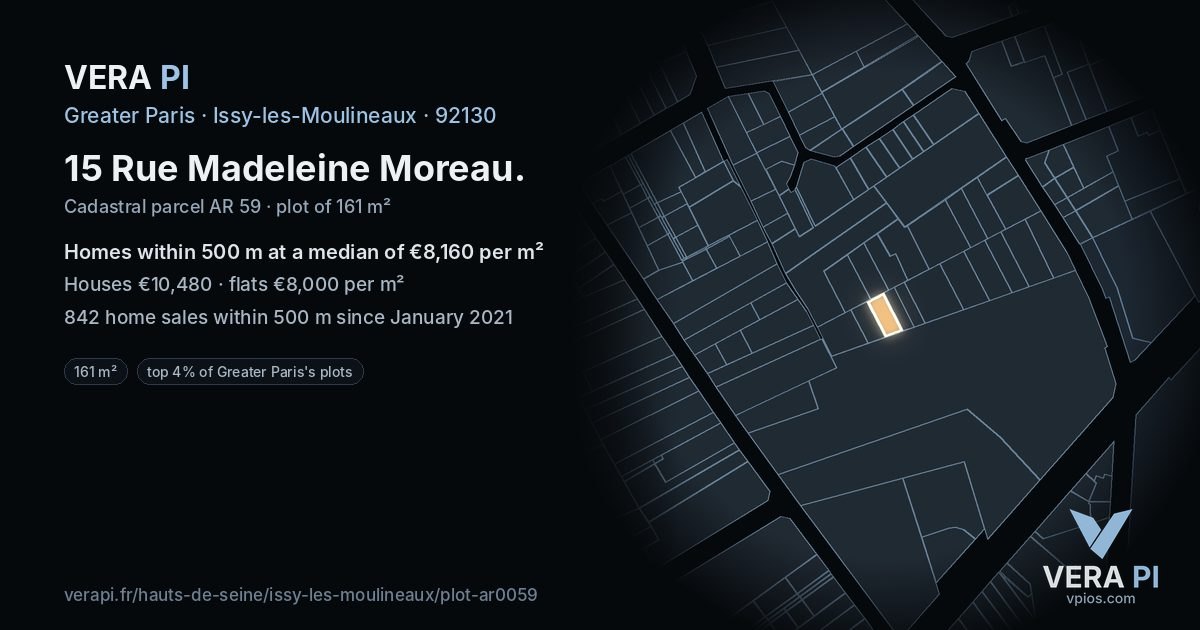 15 Rue Madeleine Moreau, Issy-les-Moulineaux at night – the plot lit, the parcels around coloured by the prices near them