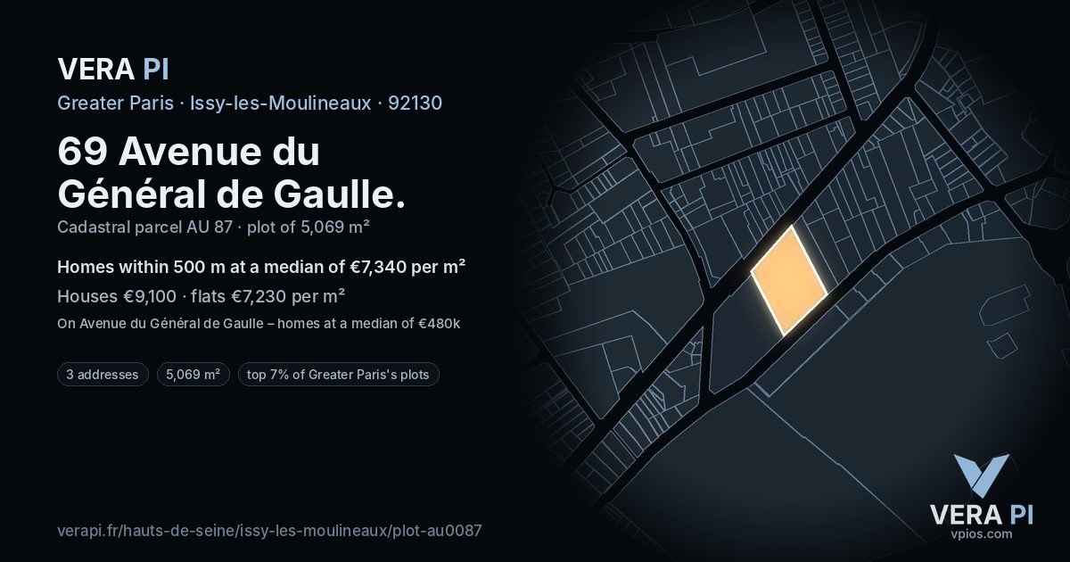 69 Avenue du Général de Gaulle, Issy-les-Moulineaux at night – the plot lit, the parcels around coloured by the prices near them