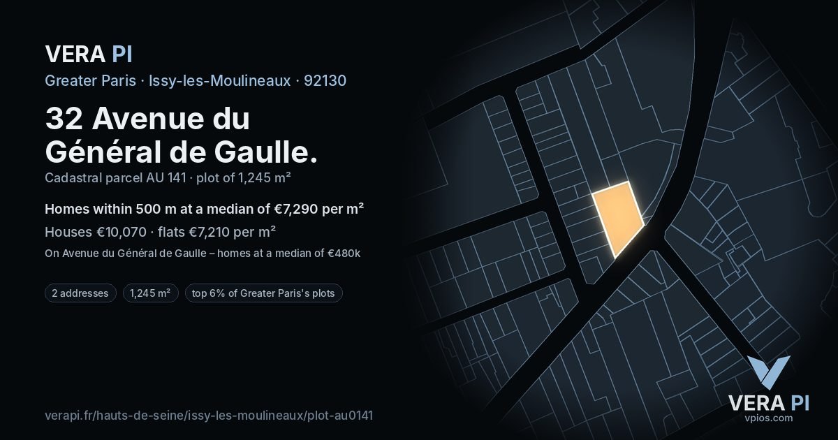 32 Avenue du Général de Gaulle, Issy-les-Moulineaux at night – the plot lit, the parcels around coloured by the prices near them