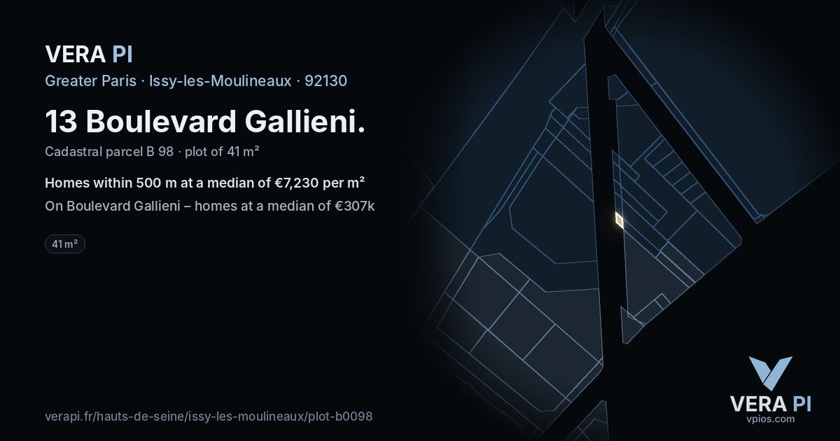 13 Boulevard Gallieni, Issy-les-Moulineaux at night – the plot lit, the parcels around coloured by the prices near them