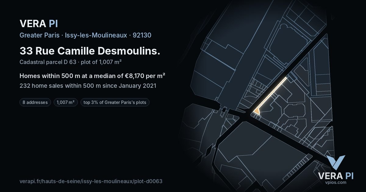 33 Rue Camille Desmoulins, Issy-les-Moulineaux at night – the plot lit, the parcels around coloured by the prices near them