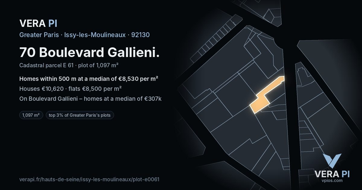 70 Boulevard Gallieni, Issy-les-Moulineaux at night – the plot lit, the parcels around coloured by the prices near them