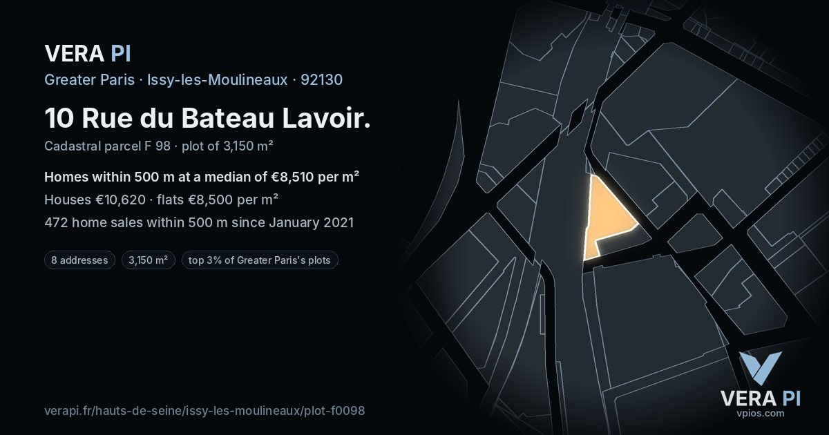 10 Rue du Bateau Lavoir, Issy-les-Moulineaux at night – the plot lit, the parcels around coloured by the prices near them