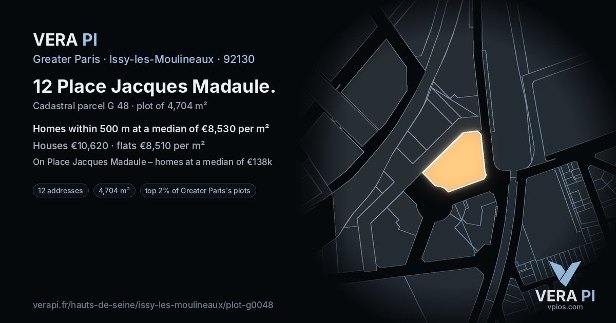 12 Place Jacques Madaule, Issy-les-Moulineaux at night – the plot lit, the parcels around coloured by the prices near them