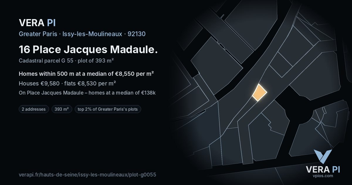 16 Place Jacques Madaule, Issy-les-Moulineaux at night – the plot lit, the parcels around coloured by the prices near them