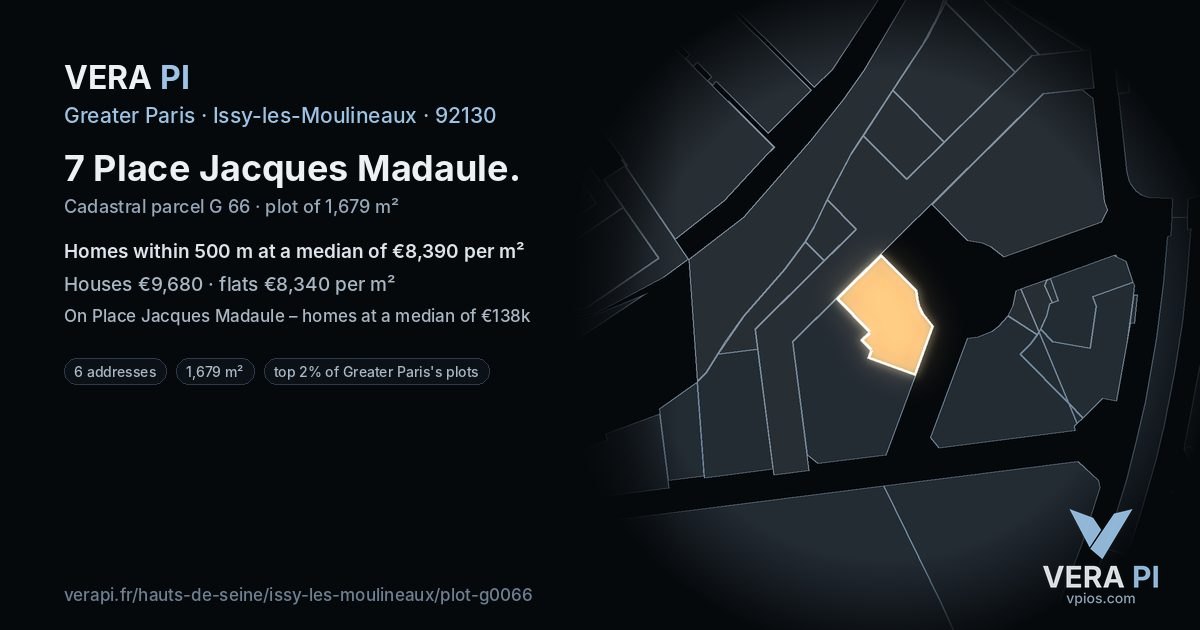 7 Place Jacques Madaule, Issy-les-Moulineaux at night – the plot lit, the parcels around coloured by the prices near them