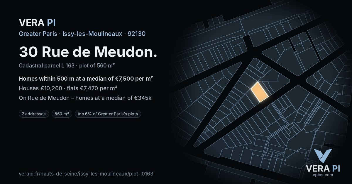 30 Rue de Meudon, Issy-les-Moulineaux at night – the plot lit, the parcels around coloured by the prices near them