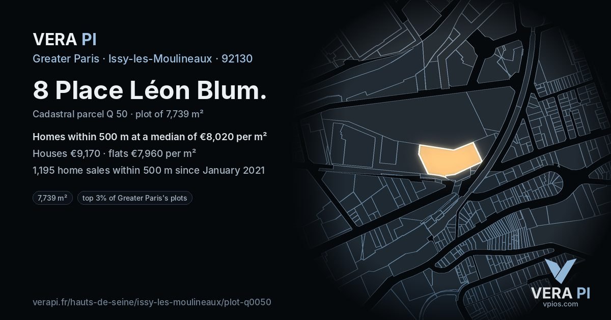 8 Place Léon Blum, Issy-les-Moulineaux at night – the plot lit, the parcels around coloured by the prices near them