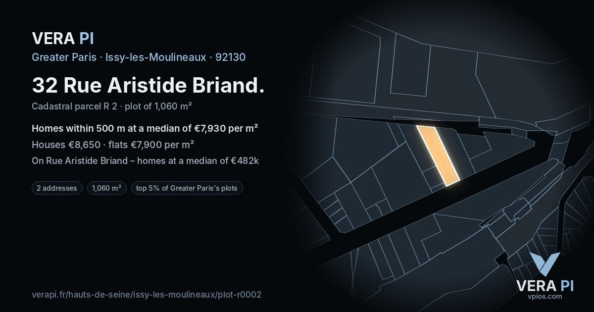 32 Rue Aristide Briand, Issy-les-Moulineaux at night – the plot lit, the parcels around coloured by the prices near them