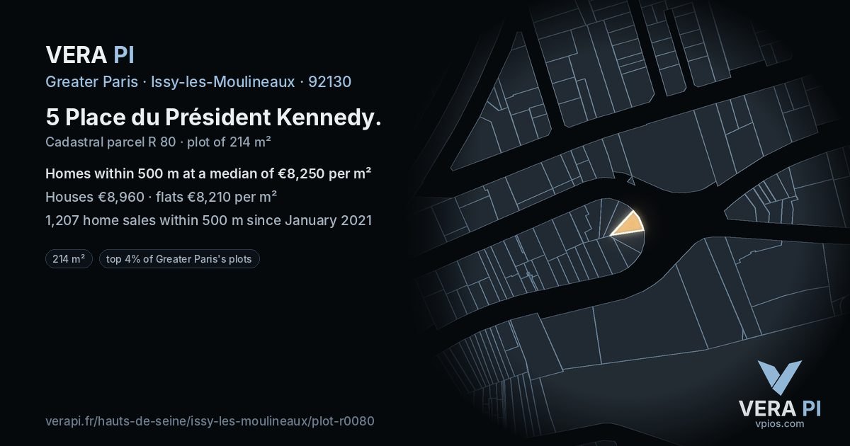 5 Place du Président Kennedy, Issy-les-Moulineaux at night – the plot lit, the parcels around coloured by the prices near them
