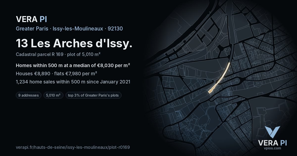 13 Les Arches d'Issy, Issy-les-Moulineaux at night – the plot lit, the parcels around coloured by the prices near them