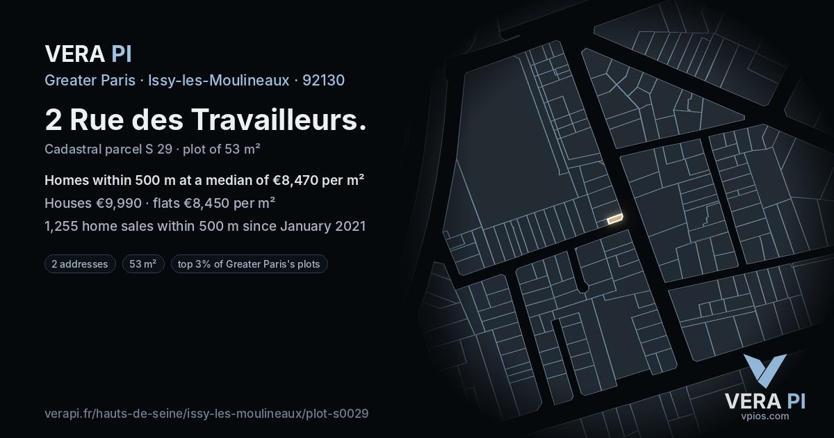2 Rue des Travailleurs, Issy-les-Moulineaux at night – the plot lit, the parcels around coloured by the prices near them
