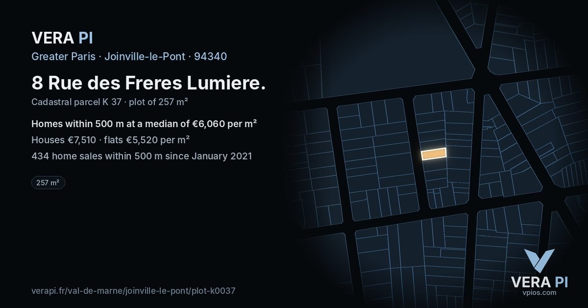 8 Rue des Freres Lumiere, Joinville-le-Pont at night – the plot lit, the parcels around coloured by the prices near them
