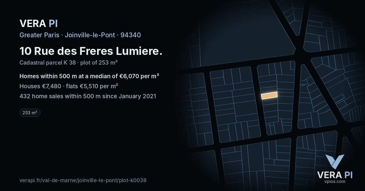 10 Rue des Freres Lumiere, Joinville-le-Pont at night – the plot lit, the parcels around coloured by the prices near them