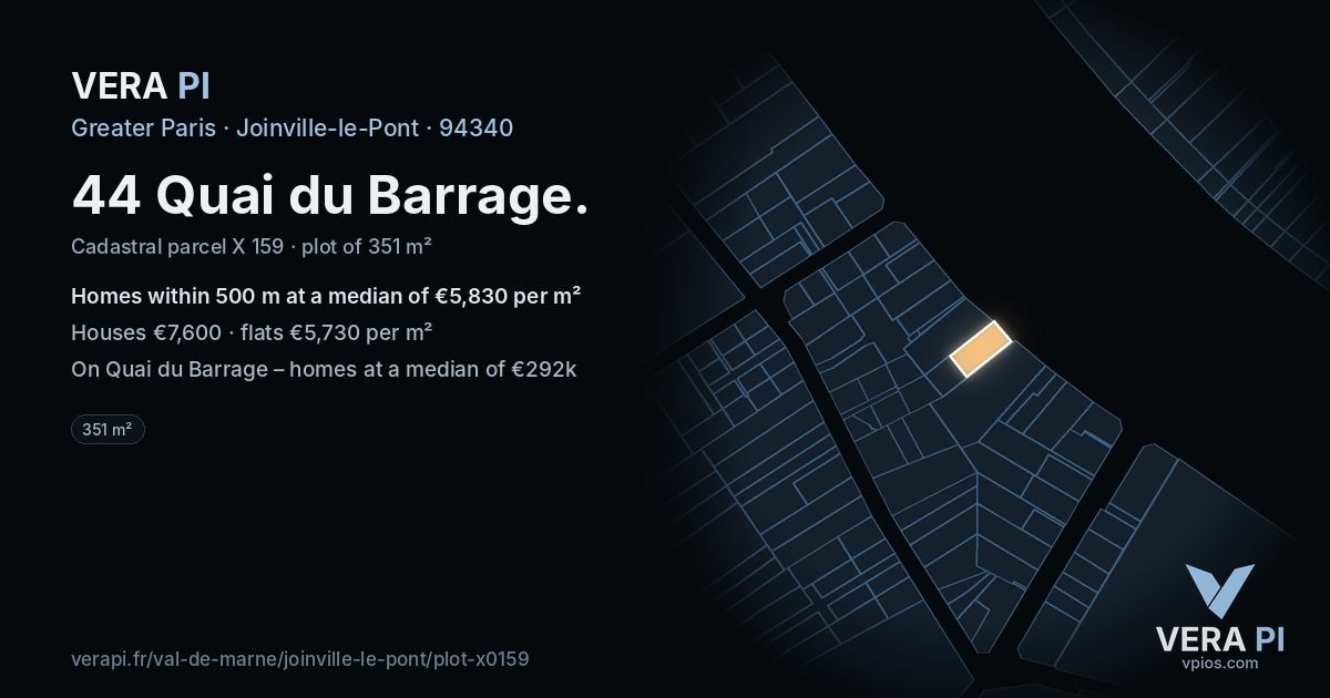 44 Quai du Barrage, Joinville-le-Pont at night – the plot lit, the parcels around coloured by the prices near them
