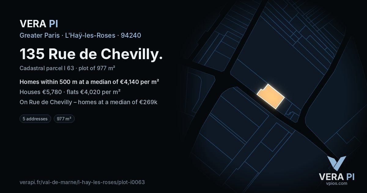 135 Rue de Chevilly, L'Haÿ-les-Roses at night – the plot lit, the parcels around coloured by the prices near them