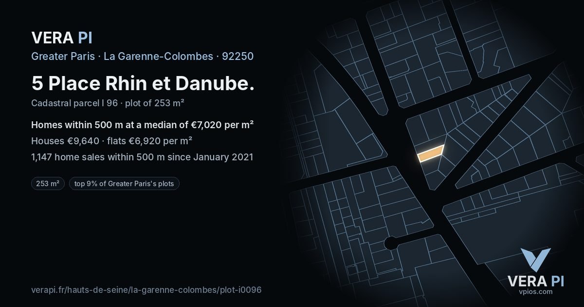 5 Place Rhin et Danube, La Garenne-Colombes at night – the plot lit, the parcels around coloured by the prices near them
