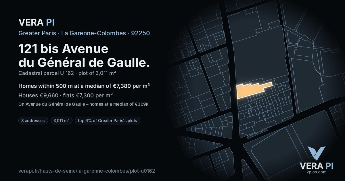 121 bis Avenue du Général de Gaulle, La Garenne-Colombes at night – the plot lit, the parcels around coloured by the prices near them