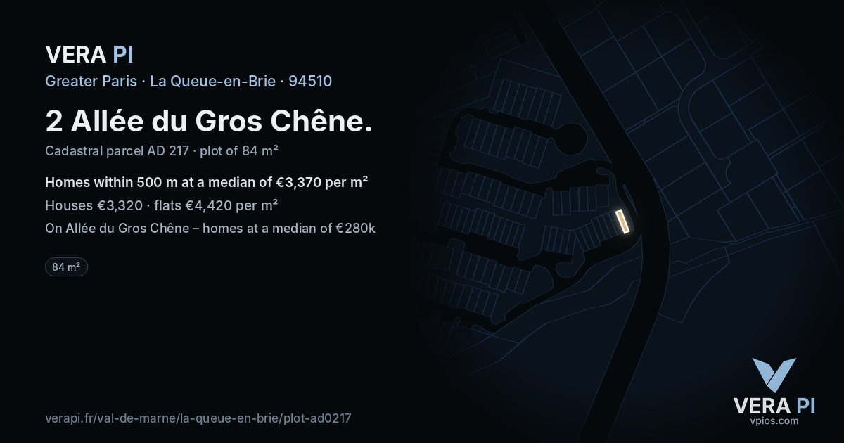 2 Allée du Gros Chêne, La Queue-en-Brie at night – the plot lit, the parcels around coloured by the prices near them