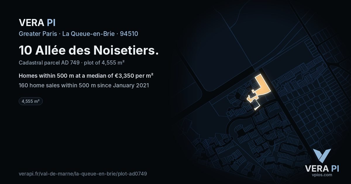 10 Allée des Noisetiers, La Queue-en-Brie at night – the plot lit, the parcels around coloured by the prices near them