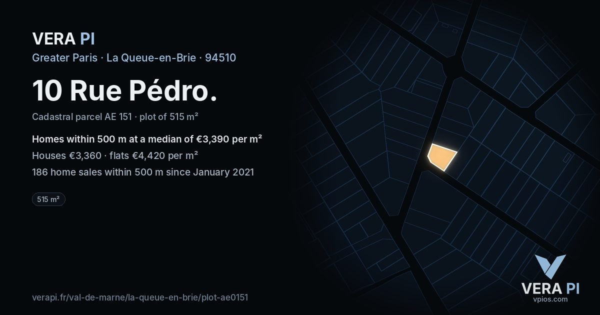 10 Rue Pédro, La Queue-en-Brie at night – the plot lit, the parcels around coloured by the prices near them