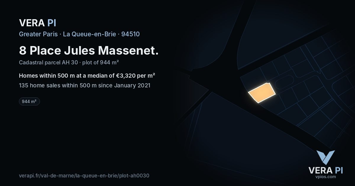 8 Place Jules Massenet, La Queue-en-Brie at night – the plot lit, the parcels around coloured by the prices near them