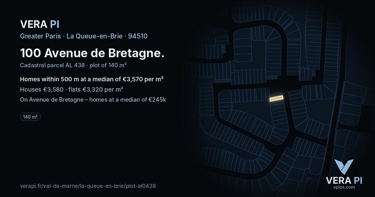 100 Avenue de Bretagne, La Queue-en-Brie at night – the plot lit, the parcels around coloured by the prices near them