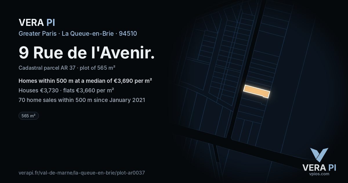 9 Rue de l'Avenir, La Queue-en-Brie at night – the plot lit, the parcels around coloured by the prices near them