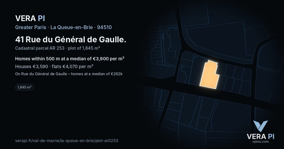 41 Rue du Général de Gaulle, La Queue-en-Brie at night – the plot lit, the parcels around coloured by the prices near them