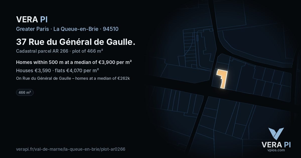 37 Rue du Général de Gaulle, La Queue-en-Brie at night – the plot lit, the parcels around coloured by the prices near them