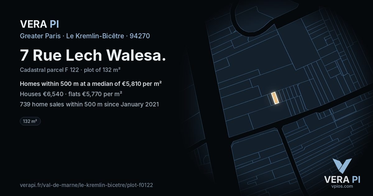 7 Rue Lech Walesa, Le Kremlin-Bicêtre at night – the plot lit, the parcels around coloured by the prices near them