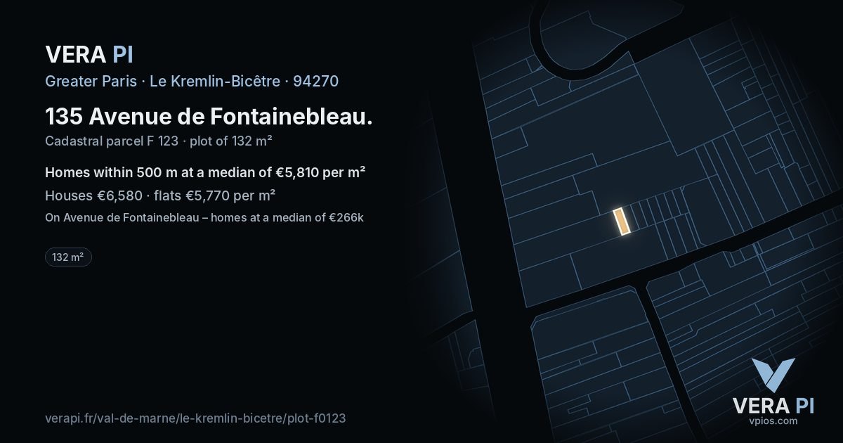 135 Avenue de Fontainebleau, Le Kremlin-Bicêtre at night – the plot lit, the parcels around coloured by the prices near them